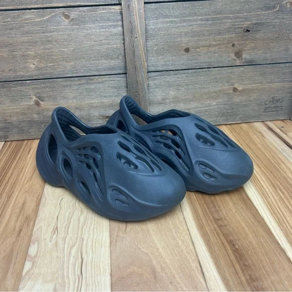 adidas gazelle silver green womens Yeezy 500 main image 1